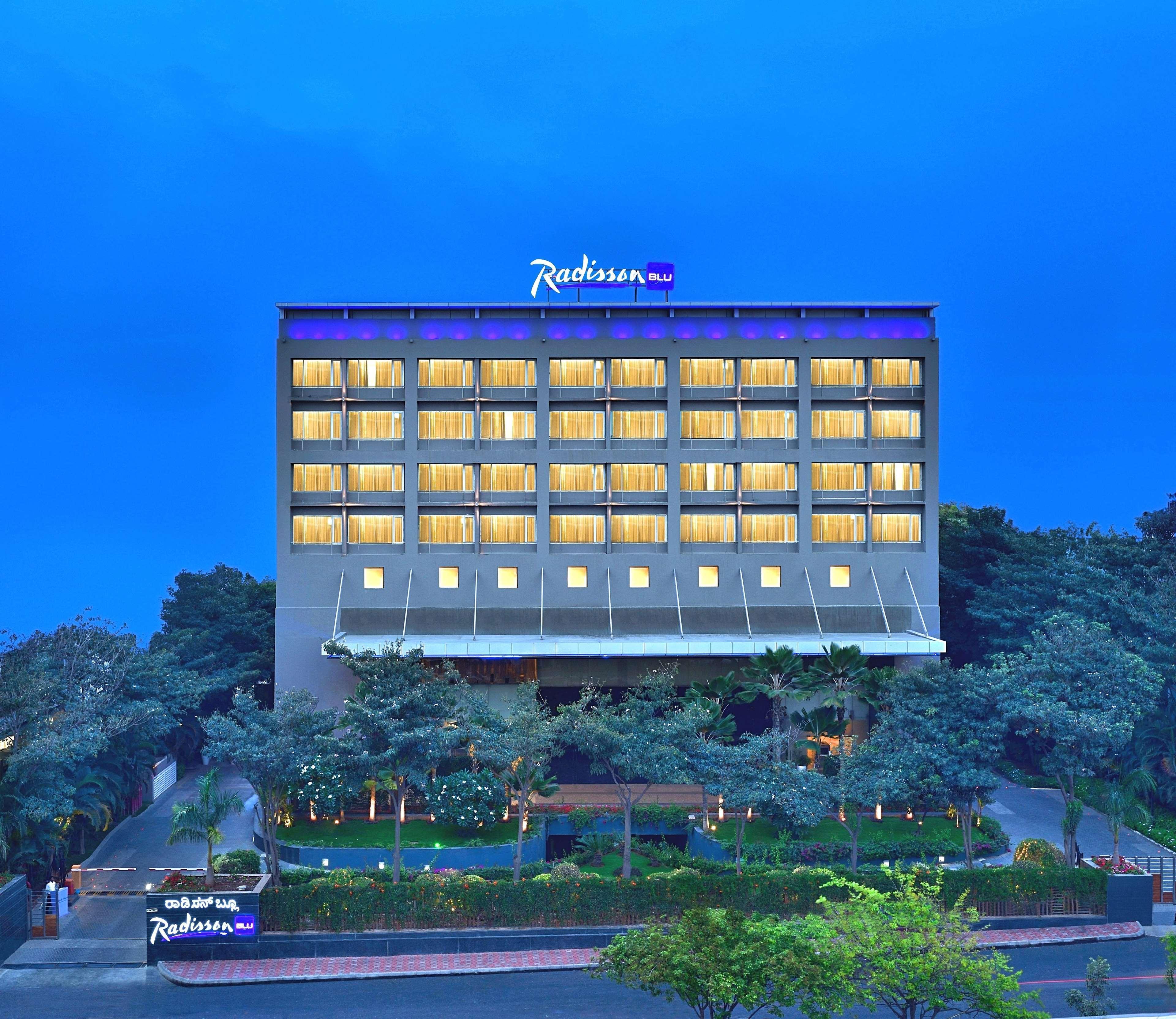 Radisson Blu Bengaluru Outer Ring Road Hotel Exterior foto