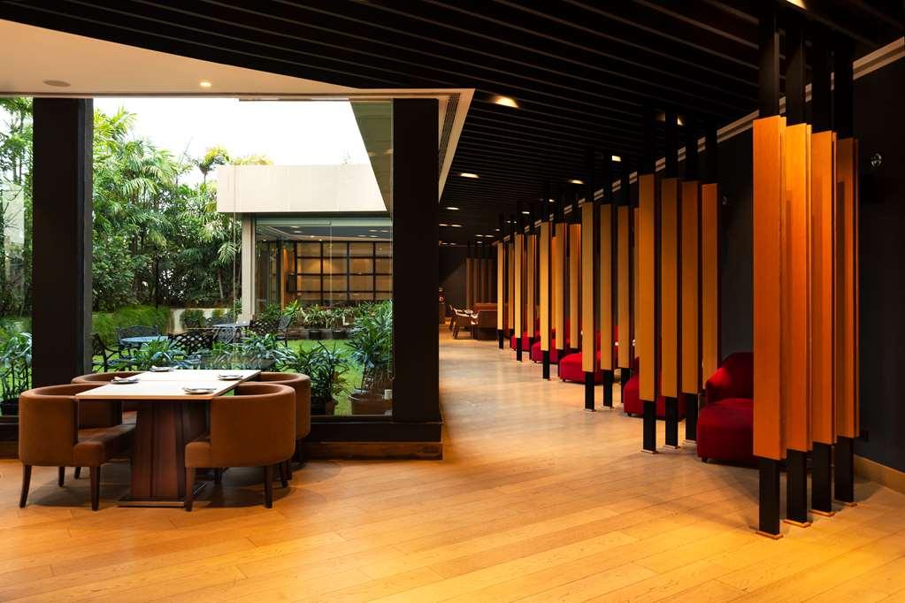 Radisson Blu Bengaluru Outer Ring Road Hotel Restaurante foto