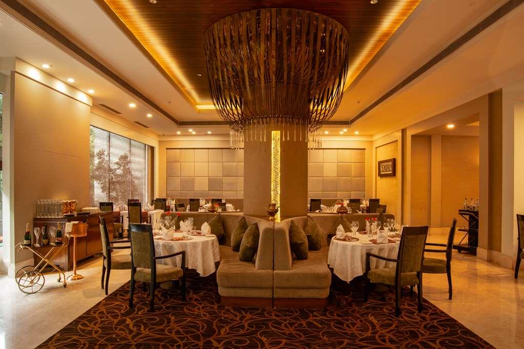 Radisson Blu Bengaluru Outer Ring Road Hotel Restaurante foto
